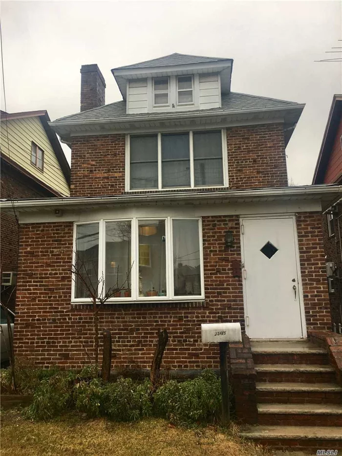 Large One Bedroom Apartment In Bayside, Has Living Room, Eat In Kitchen & Bathroom. First Floor, Wood Floors, Easy Street Parking & Lots Of Light.