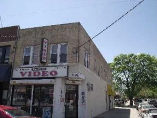 Large Storefront for Rent in a Corner Building. 1200 Sqft. , Off Grand Central Parkway, Briarwood. Located on the Corner of Parsons Blvd And Coolidge Ave.. Surrounded by so many stores, shops and bus lines. . Close to York College and Hospital Lots of Foot Traffic And Car Traffic. Suitable For Accountant , Insurance Office, Woman&rsquo;s Beautys Solon, or Clothing Store. Close To Subways, Buses And Grand Central And Union Tpke.