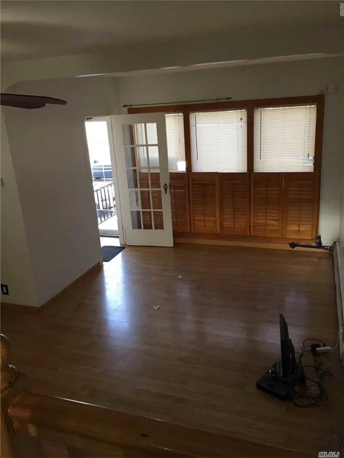 3 Bedroom 1.5 Bathroom Whole House Rental, This House Features Hardwood Floors, Stainless Steel Kitchen And Front Load Washer And Dryer. The House Will Be Re-Painted White Or Can Be Delivered As Is.