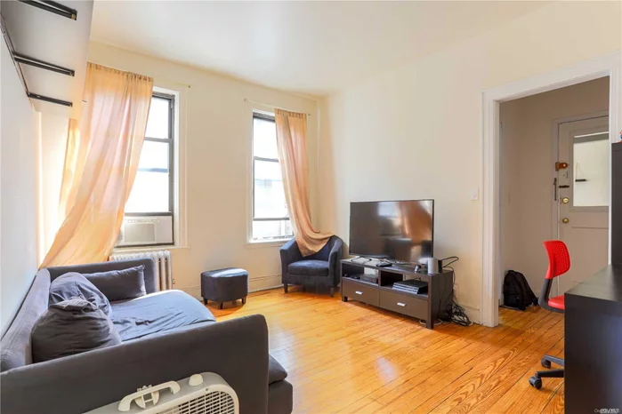 Available 4/1 - Great 1 Bedroom Apartment On 30th Avenue. Hardwood Floors, Great Closet Space. Less Than 4 Blocks From The Subway (N & W Line). Heat & Hot Water Included. Sorry, No Pets Stay Close To Everything... Restaurants, Bars, Cafes, Shops. The Best Astoria Has To Offer.