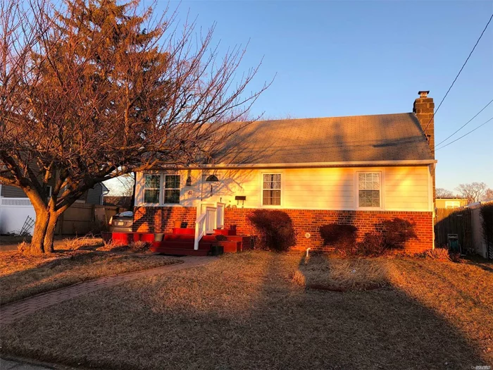 This 3 bedroom, 2 full bath ranch is situated mid-block on an oversized lot. Updated windows, siding, kitchen, baths. Expansive yard space! Gas, 2 heat zones, 200 amp electric, Perfect starter home with room for growth! OSE to finished basement. Just unpack and move right into this gem! Convenient proximity to shopping, parkway & schools.