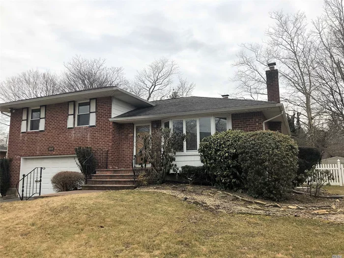 Perfectly Remodeled E. Birchwood Split Within Walking Distance To Robbins Lane Elementary! Stunning New Kitchen With Stainless Steel Appliances, New Floors, New CAC, 4 Newly Redone Bedrooms, 2.5 Bath And 2 Car Garage! Finished Basement, Beautiful Oversized Property!