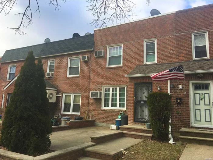 Beautiful Whole House Rental In Prime Bayside Area. 3Brs, 2Baths, Finished Basement. Updated Kitchen and Bath. Brand New Hardwood Floor Through Out. School District #26, J.H.S 74, Francis Lewis H.S. Close To All!