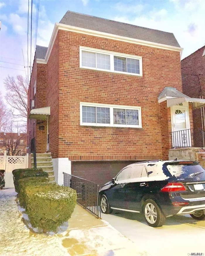 Bayside ***DUPLEX*** This is a must see *Entire main flr & full finished basement w 2nd kit. Prime Location 1/2 blk to LIRR Bayside *Modern & fully Renov&rsquo;d apt 3 full Bdrms 3 full bths w 2nd bth stand up shower on main floor & *Fully Renovated Kit w SS Appliances Inc dishwasher Hardwood flrs & ceramic tile thruout *Full Finished bsmnt has lg open area, laundry & sliding doors to bkyd & access to 1.5 car gar & 2 car dvway Bk Yard fully fenced. Approved pets case by case.