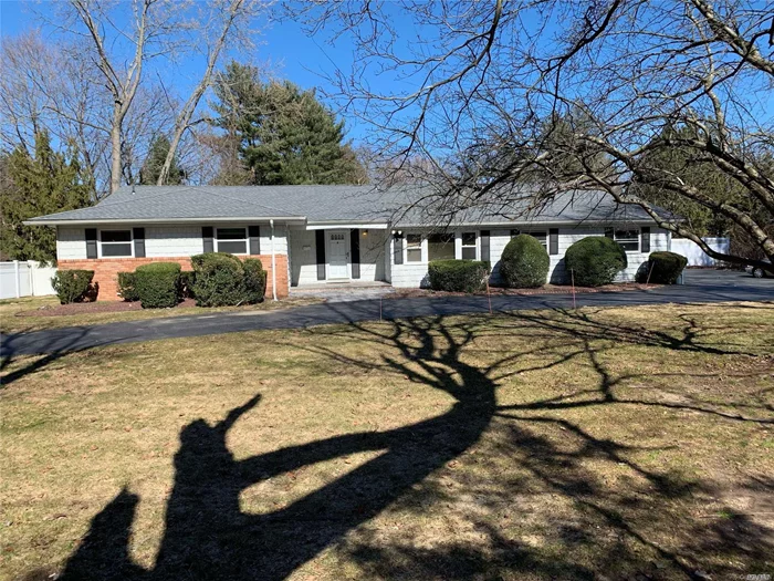 Expanded 4 Bedroom, 2.5 Bathroom Ranch on 1 Perfect Acre! Hardwood Floors! Granite EIK! SS Appliances! Brand New Mstr Bath! Bonus Rms! Finished Basement! New Roof! New Refrigerator And Cooktop! Close To All Including Shopping, LIRR & Golf Courses! Famed Syosset SD!