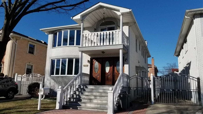 Beautiful Large Apartment On The 2nd Floor Of A 2 Fm. Detached House Excellent Condition Spacious Bright Sunny 3 Bds 2 Baths With Hardwood Floors Throughout , Convene Location To All Shopping And Transportation *** Proof Of Income And Credit Is Required ***