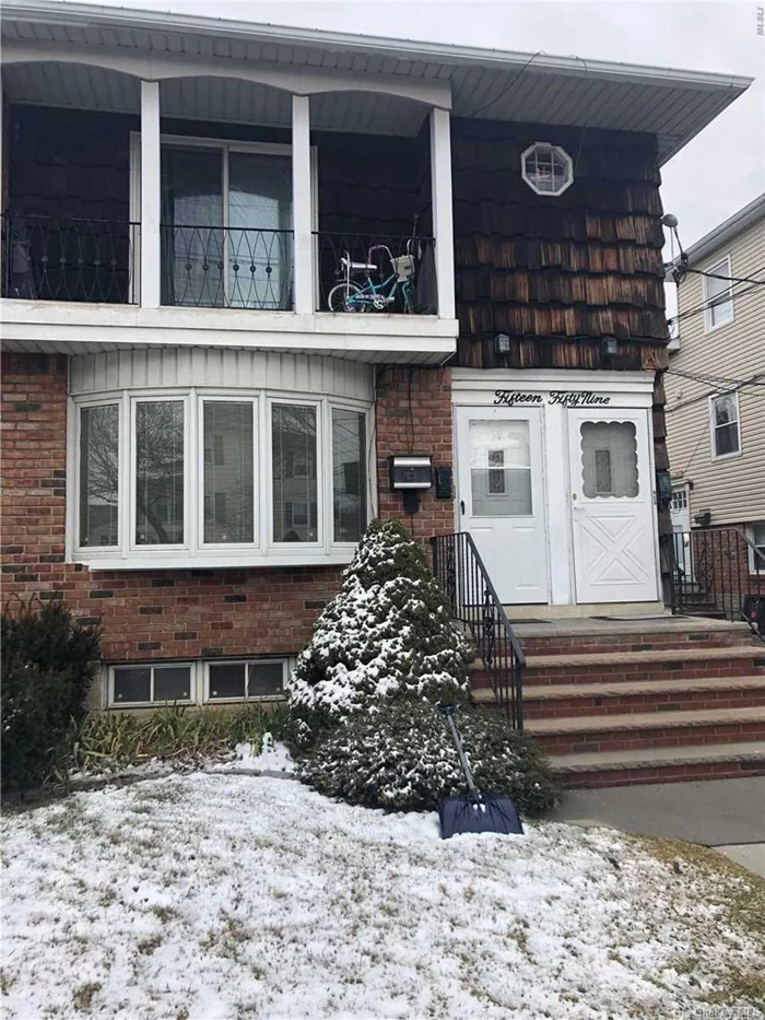 Beautiful 1st Floor Apartment In Bayside Features 3 Brs, 1.5 Bathrooms, Living Room, Dining Room, & Eik. Hardwood Floors. Throughout. Cac. Shared Use Of Large Backyard And Washer/Dryer In Basement. Great Location Close To Shopping And Transportation!