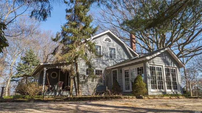 Storybook Cottag With Beach Access. Vintage Architecture Makes This An Ideal Romantic Weekend Getaway. Cozy Up In Front Of The Wood Burning Fireplace. Enjoy The Peace And Quiet. Close To The Baiting Hollow Golf Course, North Fork Wineries, Restaurants, And Tanger Mall Outlets. Summer Or All Year Round. Short Hop To The Hamptons And 90 Minutes To NYC.