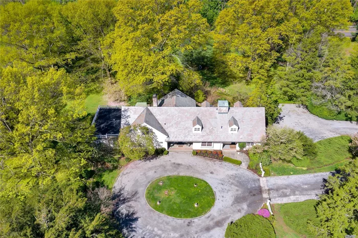 Prime Gold Coast location in the heart of Mill Neck, New York.