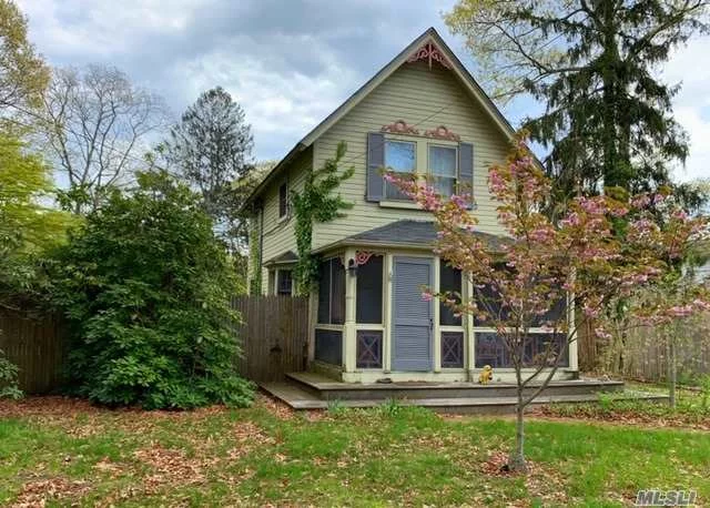 Charming Cottage in the heart of Great River. Gorgeous Wood Floors, Stainless Steel Appliances and a great front porch to relax on. Quiet and peaceful neighborhood, close to parks, beaches, arboretum, LIRR.