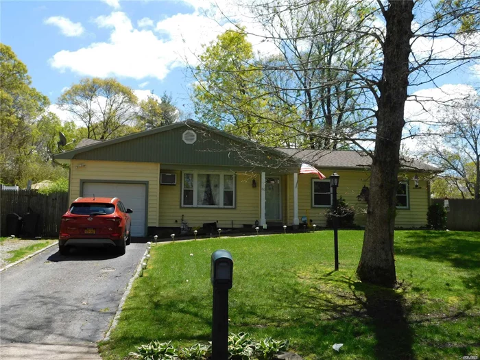 Wonderful Country Ranch with Laminate Floors, 2 Year old Roof, Siding and Oil Burner. Living room, Den and Eat in kitchen, a Full basement for your storage and a 1 Car Garage!!