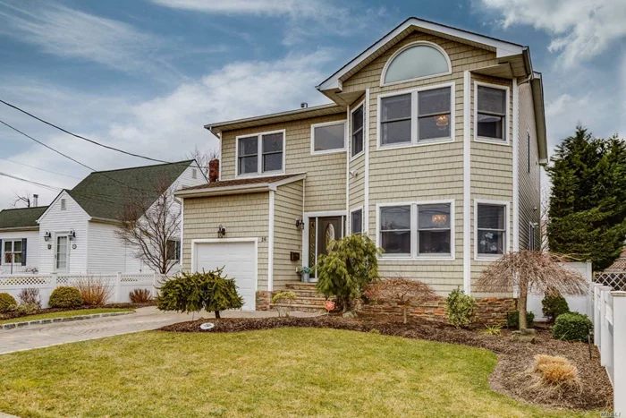 Custom 10 Yr Yg New Colonial W 9 Ft Ceil On 1st Fl-Crown Mouldings-Picture Frame Wainscott-Custom Black Wrought Iron Rails In 2 Story Ch All Custom Fixtures-2 Zone Cac-Eik-Cherry Cabinets/Granite/Ss App-Sliders To New Paver Patio And New Heated Salt Water Igp-Fdr-Lg Lr-Ml Fam Rm W Fplc-Hw Floors Throughout-King Mbdrm W Fbth/Jac Tub/Dbl Sink & Wic-Vaulted Ceilings-3 Add Bdrms-Fbth-Full Attic W Pull Down Stairs-Full Bsmt W 8 Ft Ceilings--Tax Grievance In Progress