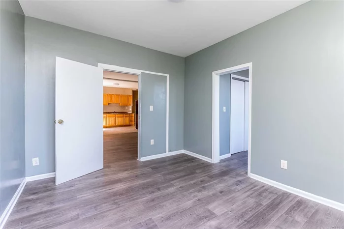 Newly Renovated Spacious 3 Bedroom Apartment With A Large Bonus Room, Located On The 3rd Floor Of A Building. It Features All New Appliances, Wood Floors, New Bathroom And Lots Of Storage.