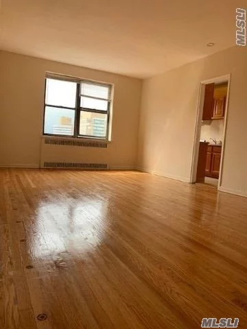 Spacious Studio renovated Sunny and great closet space. Elevator, Laundry room in the building. Pets ok (Case by Case). Near Subway M, R trains stop.