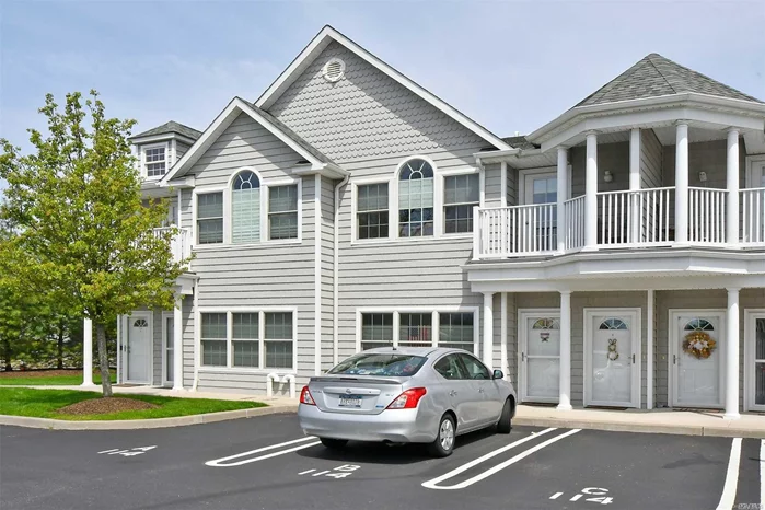 Unique Opportunity to Own a CONDO in Bethpage! Beautiful 2nd Floor Unit, Built In 2012. Eh, Open Floor Plan, Living Room & Dining Room w/Like New Cherry Kitchen w/Granite, Stainless Appliances & Gas Cooking! Tall Ceilings,  Hi Hats, Hardwood Floors, Central Air, Gas Heat, Laundry, Balcony. Hurry, Wont Last!!!