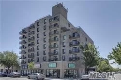 2BR/2BTH Bayside Plaza Condo rental with underground parking space and terrace. Very conveniently located 1 block away from BAYSIDE L.I.R.R and Bell Blvd (buses, restaurants, bars).