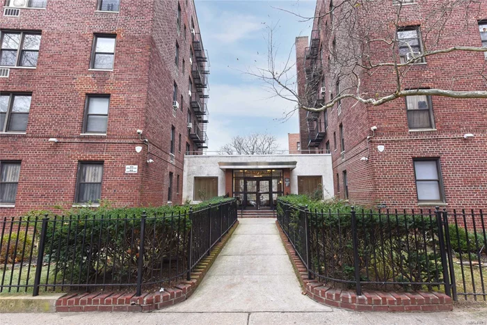 A Rare Main Level Gem Inside Of The Classic Griswold Building. This Large 1Br Apartment Is Loaded With Tons Of Updates That Are Guaranteed To Capture Everyone&rsquo;s Attention. Modern Kitchen & Bathroom, Brand New Floors & Electric, Low Maintenance And More. Just Minutes To The E & F Train&rsquo;s Recently Upgraded Briarwood Subway Station And Other Transportation!