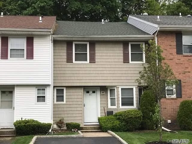 A Gorgeous Townhouse living In A Prestigious Condominium Community in Syosset School District. Attention to Detail, Updated Kitchen with Stainless Steel Appliances and Granite Counter. New Bathrooms. Full Finished Basement With A Full Bath. Amenities Include Pools, Tennis, Basketball, Gym, Playground, Formal Garden Party Room, Mansion Club House. Conveniently Located for Shopping, Restaurants, LIRR, and more.50 mins to NYC. Heat and AC Service Contract Included. Must See!