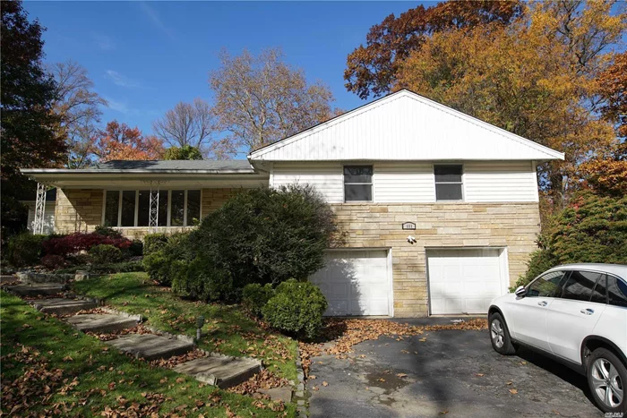 Newly renovate Hi Ranch, located in the heart of Great Neck, Finished marble floor, family room, spacious living room, 3 bedrooms, 3 full bath, new marble floor basement, brand new kitchen, new wood floor, in ground pool, 2 car garage, walking distance to LIRR, Shopping center and library.