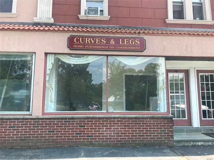 82 Bayville Ave is located on the busy main corridor of Bayville, NY. 16 Foot Wide Store Front in Center of shopping Strip. Front & Rear Parking with a rear entrance. Neighboring tenants include: Deli, Real Estate Office, Accountant, and IGA Grocery Store.