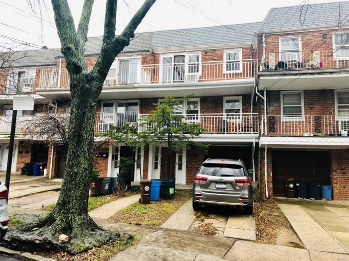 Briarwood Fully Renovated 3 bedroom 1.5 bath top floor apartment with Balcony. Apartment features hardwood floors, Kitchen with stainless steel appliances including dishwasher and microwave. Close to subway and buses. Tenant pays cooking gas and electric. Heat and hot water included!!!