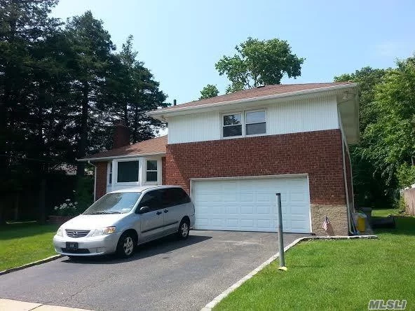 Mint condition 3 BR 3 Bth Split with 2car garage in Syosset SD.