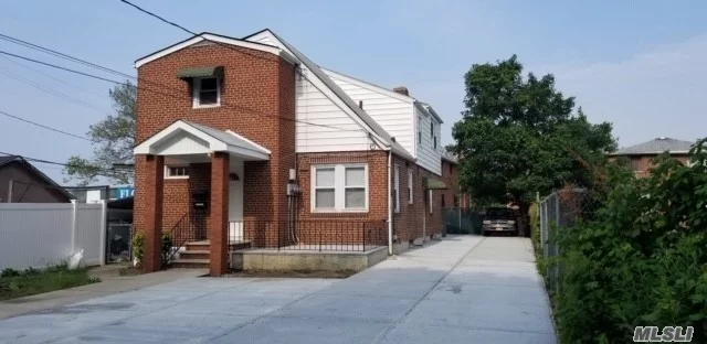 2nd Floor Apartment, 2 Bedrooms, Spacious Living Room, Full Bath, Eat In Kitchen, Hardwood Floors, near Major Highways! Heat, Water and Parking Included in rent.