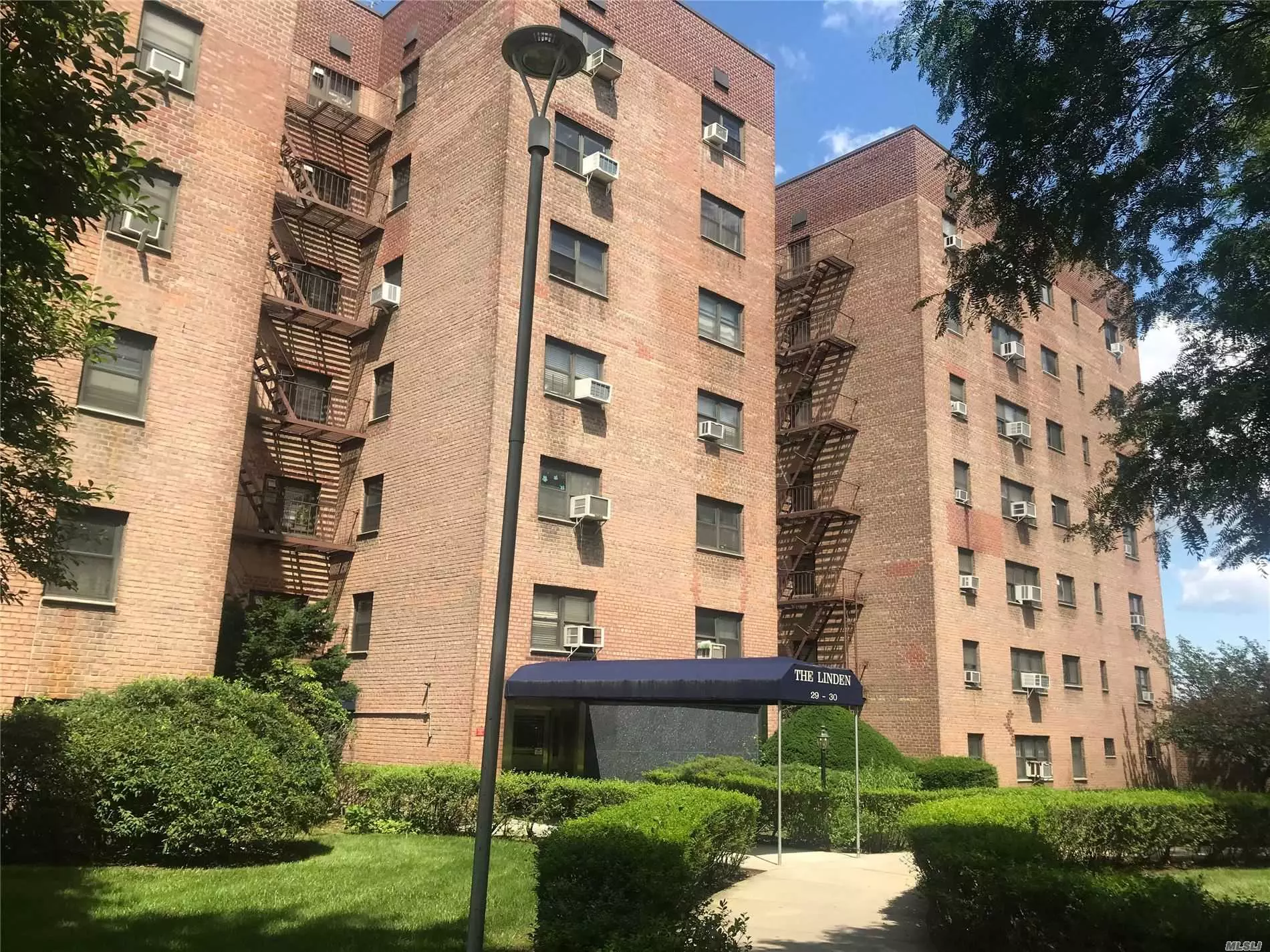 Short Distance To Supermarket, Library, Playground, Post Office And Subway #7 Train. Convenient To Local Bus Q20/Q34/Q44/Q16 And Express Bus QM2 To NYC. Eat-in-Kitchen, 2-Bedrooms, 1.5-Bathrooms, and Huge Living Room/Dinning Rooms.