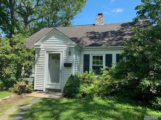 Charming Port Jefferson Home, Spacious Bedrooms, Large Kitchen / W/D Outside Patio Area , Den and Living Room