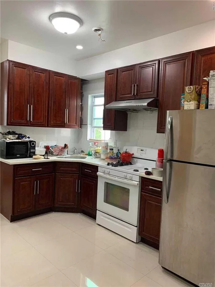 Excellent condition 2 Bedrooms, 1 Full bathrooms, Living Room, Open Kitchen. Tenant only pay electric. Transportation to Q25 and Q20A/B. Close to shopping centers.