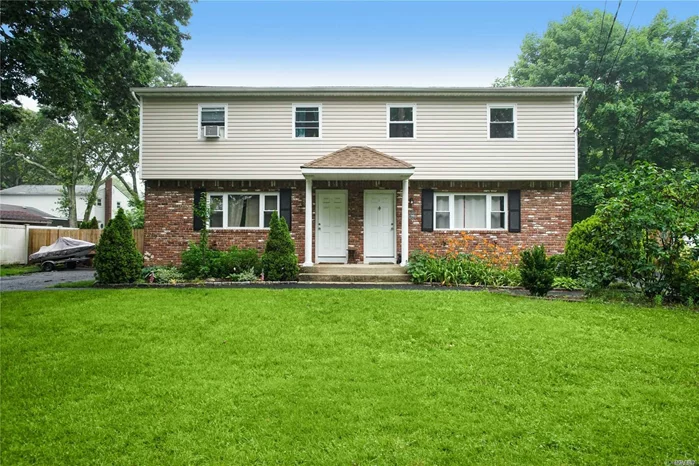 Move right into this 3 Bedroom 1.5 Bath Duplex townhouse in Holbrook featuring hardwood floors, stainless steel appliances,  and tons of natural sunlight. Both bathrooms are newly renovated. Private Driveway, washer/dryer included and a beautiful flat backyard to entertain. Don&rsquo;t miss!