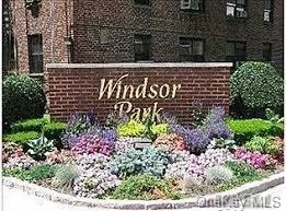 Great 1 st floor unit with 1 Bed room 1 Full Bath with Wood floors, in the New Windsor Park,  Pool, Laundry Facilities, Low Monthly Maintenance!