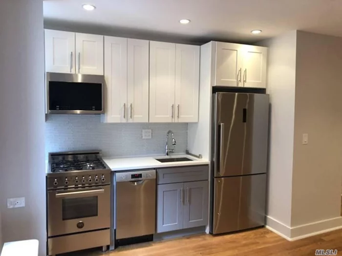 Sponsor owned no board approval. Fully renovated, custom kitchens and bath, hardwood floors, high ceilings, storage, gym, playroom, private garden, virtual concierge. Dogs allowed! Have it all!