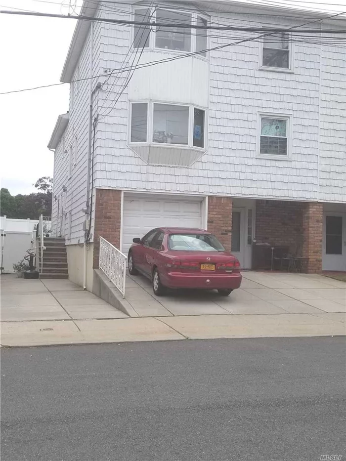 Updated 3 Bedroom, 2 Bath Duplex & 2 car driveway. Owner will consider Small Dog! **Close to parkways, Shopping & Express Bus** Income verification & Credit Ck. req. by landlord