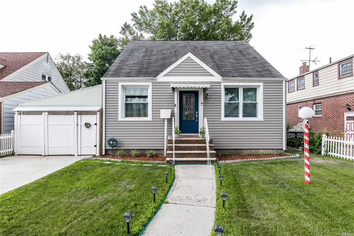 MINT MINT MINT!!! New Appliances. Freshly Painted. New Windows throughout. Split Air Condition Units. Manicured Garden. Fully Furnished Backyard.