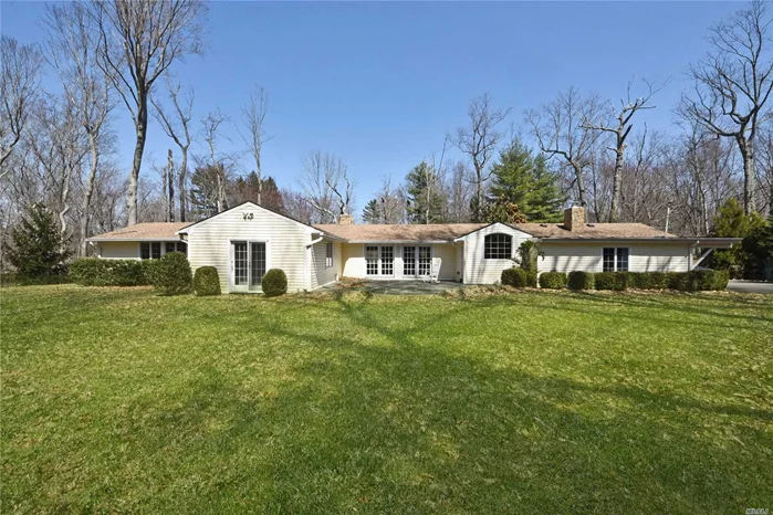 Newly Renovated Ranch Located In Prestigious Lattingtown Harbor. Situated On Over 1.5 Acres Of Secluded Park Like Property. Large Gourmet Granite Kitchen Open Floor Plan And Newly Renovated Bathrooms. Majestic Views From All Rooms. A Must See In Sought After Locust Valley Schools. occupancy 11/1.