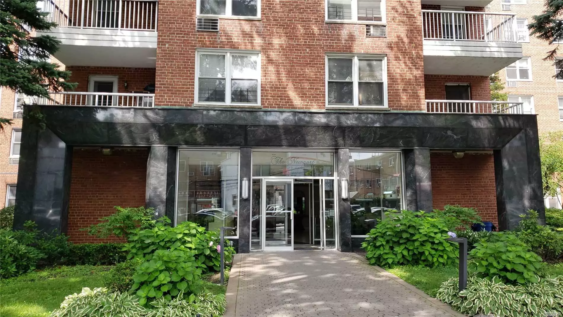 Prime Medical Office locates at Downtown Flushing. Close to Subway and Shopping with Heavy foot traffic. Separated Street Level entrance to office, clients do not need to go through the building. One Indoor Parking Space included. Building has 24Hrs Doorman and Swimming Pool for the owner to use. Rentable after 2 years.