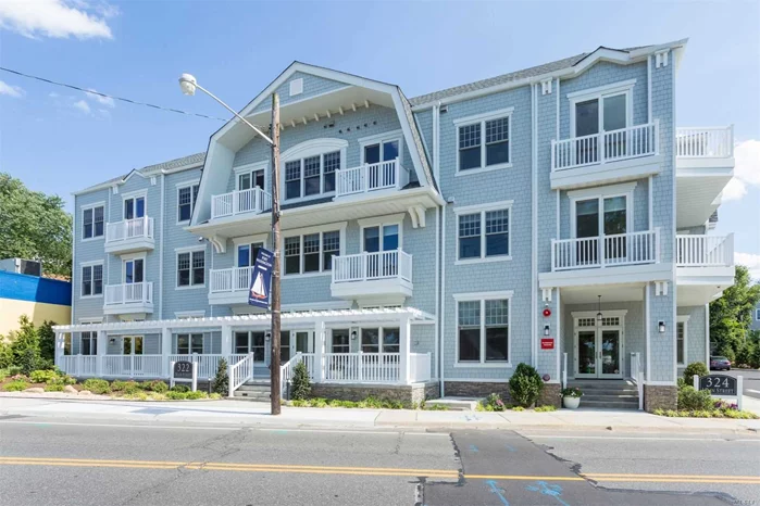 Built in 2017 Luxury Bldg with beautiful water views of Manhasset Bay 1 Bedroom with Second Room for Office/Den One Full Bath and 1/2 Bath for your guests. Great Room With EIK, quartz counters Living Room w/sliders to balcony with water view Laundry in Unit , Elevator , Parking with additional Fee. 2 Year Lease.