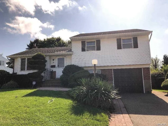 Expanded Split Level home in Syosset Groves! 3 Bedrooms, 1 and a half baths. Gas in the house, gas hot water heater, can convert whole house! Expanded kitchen opening out to a beautiful new cedar deck. South Grove Elementary, H. B. Thompson Middle School, Syosset High School! A Must See! Will Not Last!