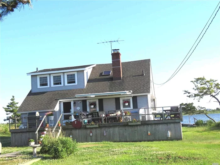 Waterfront Beach House - FURNISHED WINTER RENTAL - OCT 2019 -MAY 2020 - Fabulous Sunrise & Sunsets, 10 Minutes from Mainland & Close to Ocean Parkway - Wraparound Deck,  Skylight, Det 1 Car Garage, Fully Insulated, Wood Burning Stove - NO PETS - LL requires Full Background and Credit check thru NTN