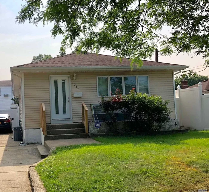 All new diamond condition . living rm. fdr, eik, bath, 3 beds, laundry area . back ent.. and side ent. Finished basement with 3 large rooms and full bath. Must have excellent credit. Upstairs only is available also.
