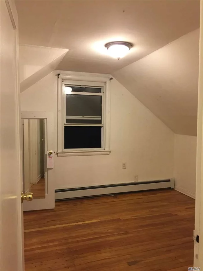 Cozy One Bedroom Apartment Located In Nice Quiet Area in Whitestone, Featuring Hardwood Floor Throughout, Formal Dining Room, Kitchen, Living Room, Full Bath. Easy OffStreet Parking, Convenient Transportation!