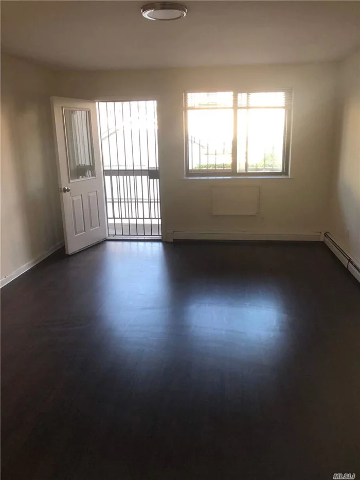 very nice one bedroom apartment! Close to all.Bus to flushing in 15 mins, Walk 5 mins to Broadway LIRR station, 20 mins to Penn station and all the major high ways to all directions. New bathroom renovation with large balcony. Laundromat at the same block at left and right size of the building.
