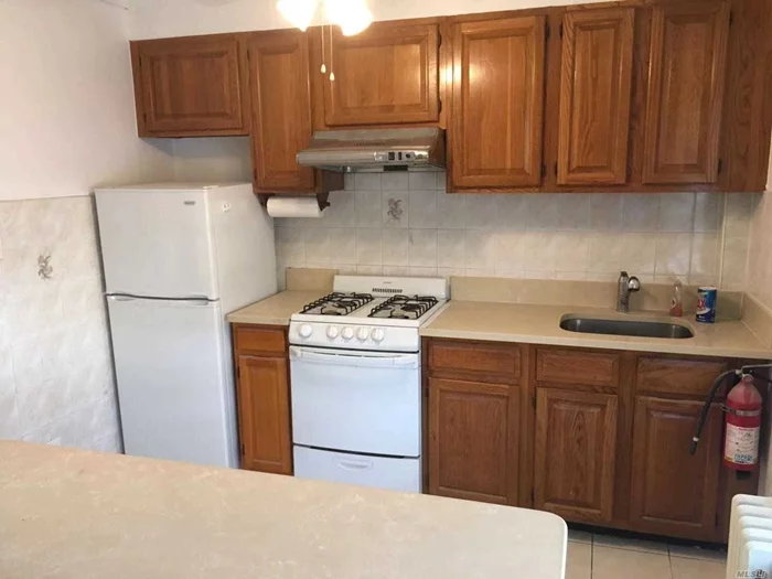 2 BR 1 BATH APARTMENT. 800 SQ FT. WATER INCLUDED. Driveway shared with landlord.