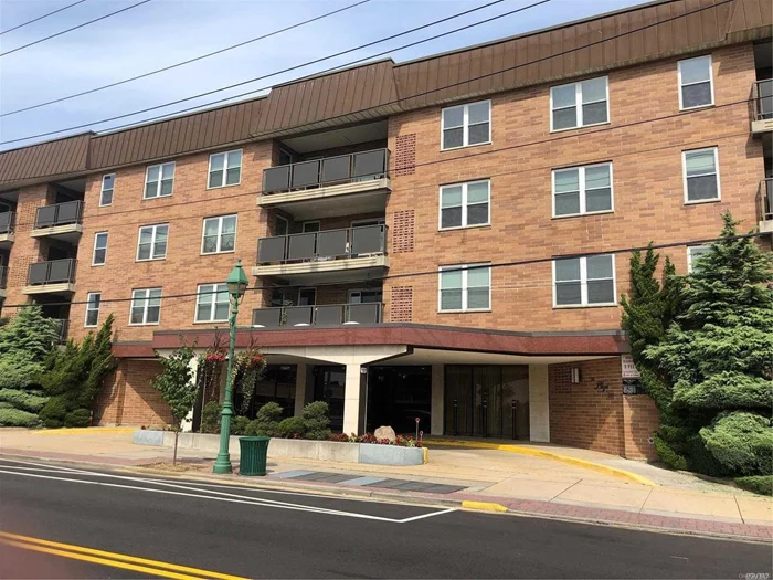 2 Bedroom, 2 Full Bath Apt In Elevator Bldg. 24 Hour Doorman, Washer/Dryer & Storage On The Floor. IG-Pool. Close To Shopping, RR & Houses Of Worship.