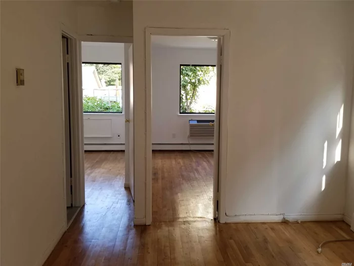 Beautiful , Bright 2 Bed Room, 1 Bath Room, Kitchen, Lr / Dr . Located In The Heart Of White Stone. New Renovation, New Dishwasher / Refrigerator, New Windows. Close To Bus Stop