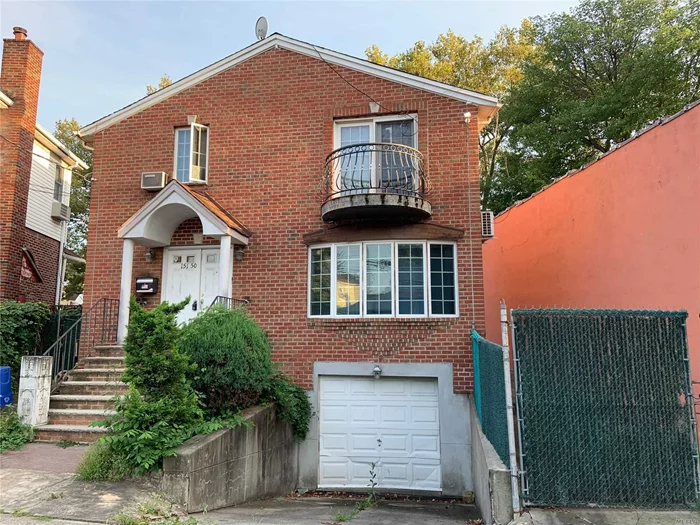 2 Bedrooms Can Use As 3 Bedrooms With A Great Open Floor Layout. Stunning Kitchen With Granite Countertop And Custom Tile Work Throughout The Home. Master Suite With Two Closets And Balcony. Great Location Near Browne Park.