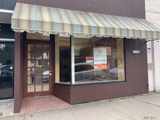 Professional office or retail store, beautiful renovations, central air with recessed lighting throughout, large skylight in the foyer conveniently located to LIRR, shops, park and library. First floor is 1, 000 Square Ft, finished lower level is 700 square ft, Parking space in rear.