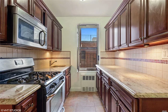 Perfect TRUE two bedroom. Bright Corner unit, tons of natural light. Renovated windowed eat-in-kitchen featuring granite countertops, stainless steel appliances. Renovated windowed bath. Gleaming hardwood floors. Great closet space. Parking and storage with waitlist. Dogs OK!!