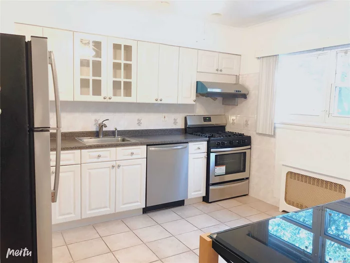 Great Location convenience to all! School dis#26 ! Ready to move in anytime! Very good condition ***Duplex apt*** 1floor + Full finished Bst(which have sep entrance)*** Needs Proof of income and credit check. Welcome all call for appt!